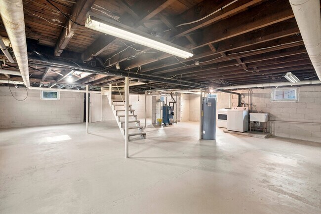 Building Photo - 16 Hartford St