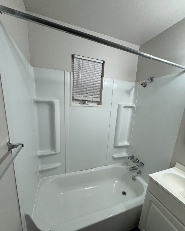 Building Photo - 1215 Queen Anne Ave N