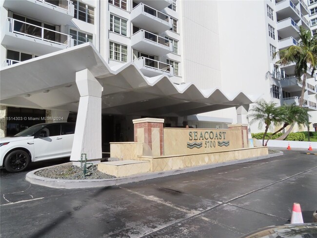 Building Photo - 5700 Collins Ave