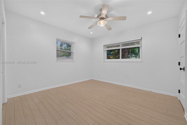 Building Photo - 12935 SW 81st Ave