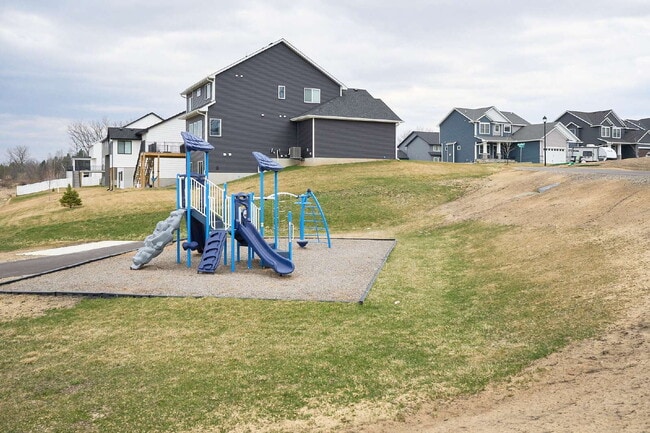 Building Photo - Spacious 4-Bedroom Gem with Modern Comforts and Finished Basement in Vadnais Heights!