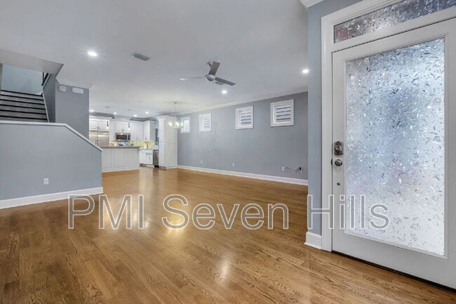 Building Photo - 828 N Duval St