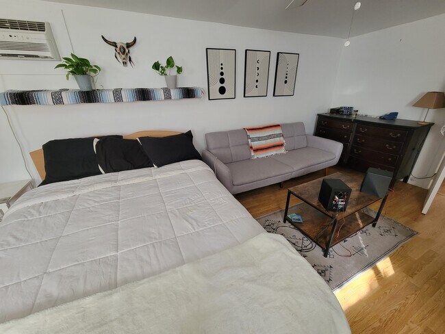 Building Photo - 5725 Burnet Ave