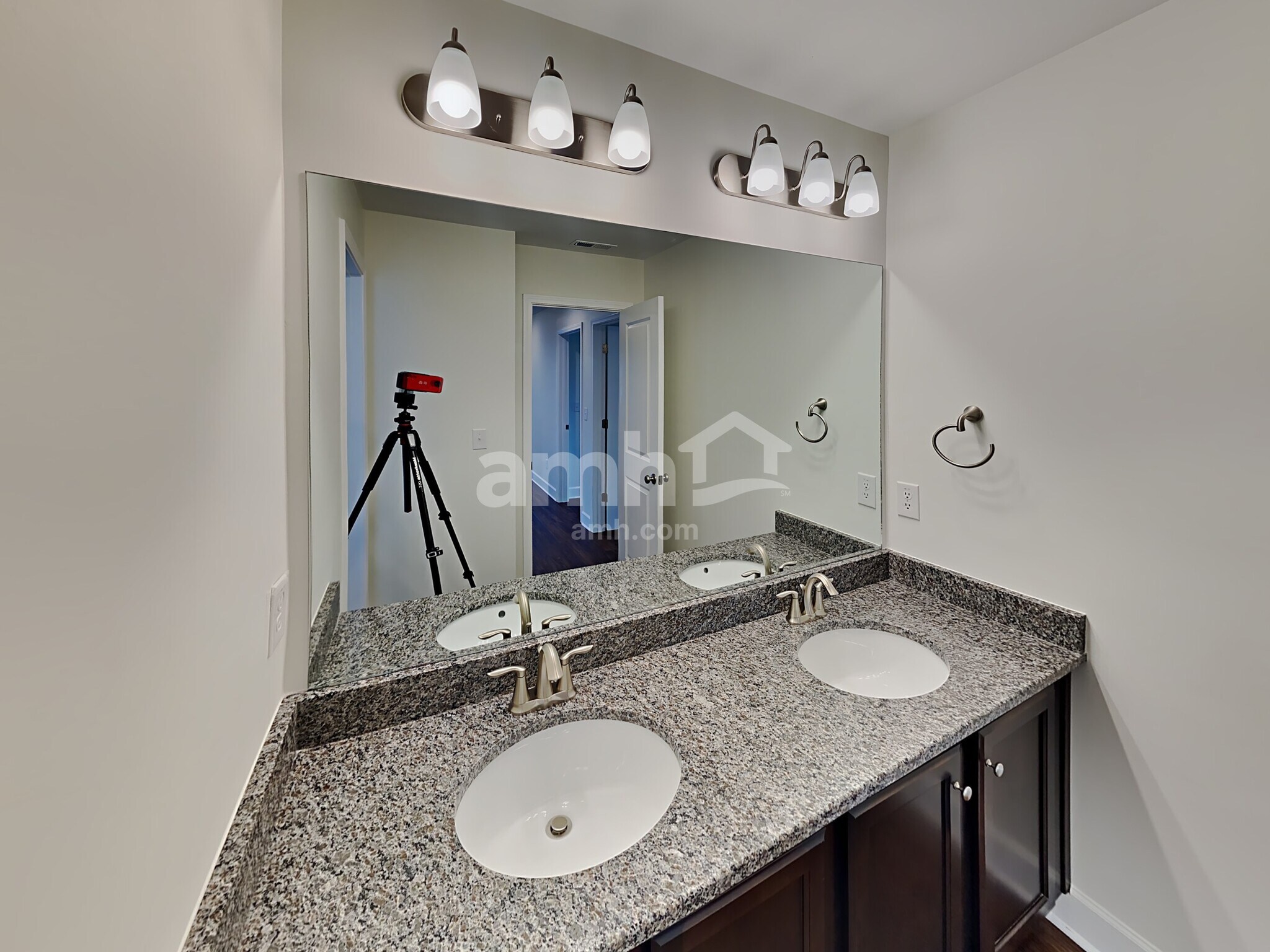 Building Photo - 4521 Tarpon Dr