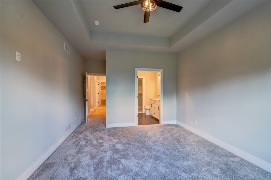 Building Photo - 1430 Palm Grass Way