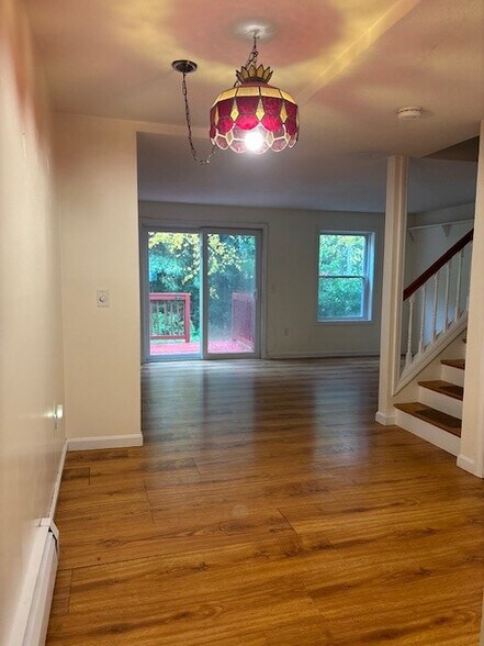 Building Photo - 30 Great Falls Dr