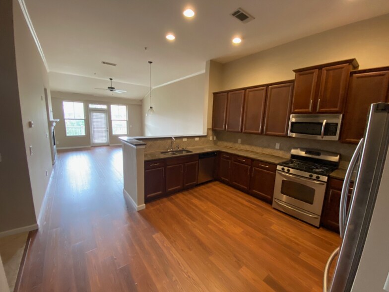 Building Photo - 4805 W Village Way
