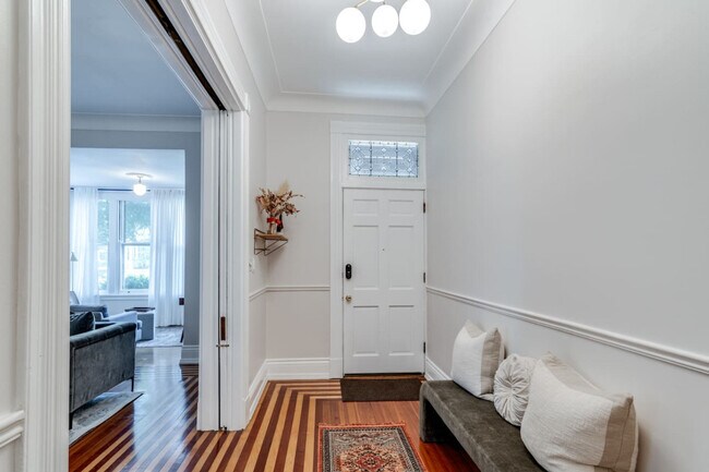 Building Photo - 351 Thrall St