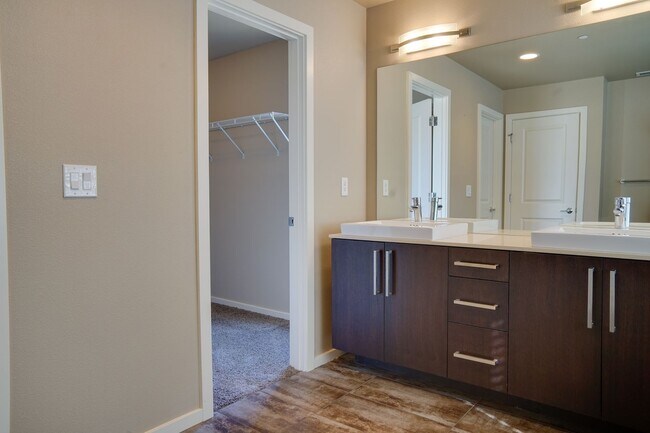 Building Photo - Luxury Oakleigh MainVue Home