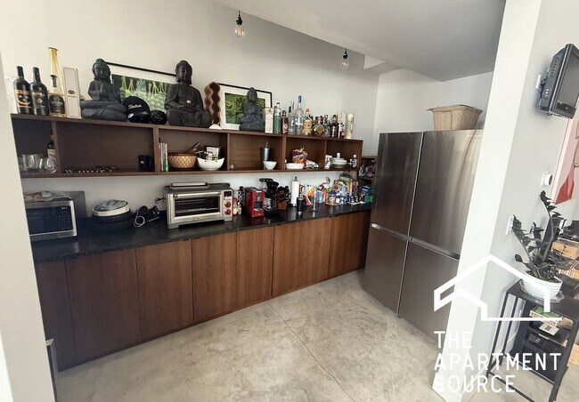 Building Photo - 175 N Ada St