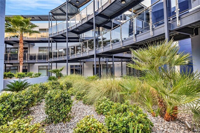 Building Photo - 8925 W Flamingo Rd