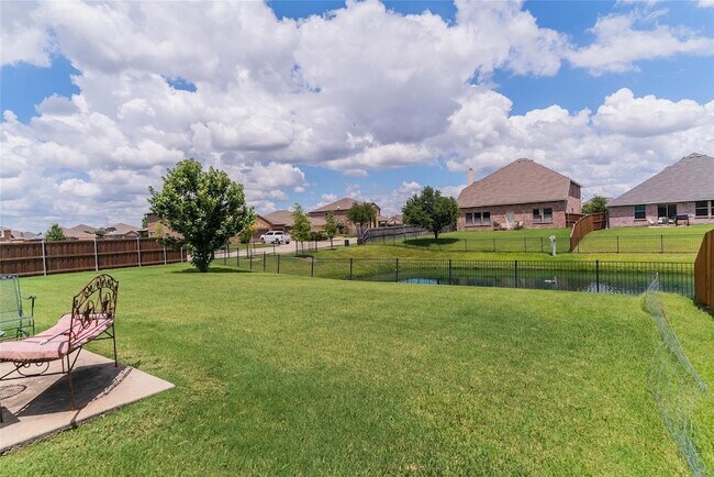 Building Photo - 1001 English Ivy Dr