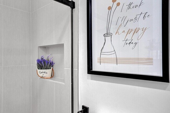 Building Photo - 208 SE 4th St