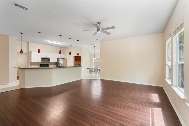 Building Photo - 1511 Weatherford Dr