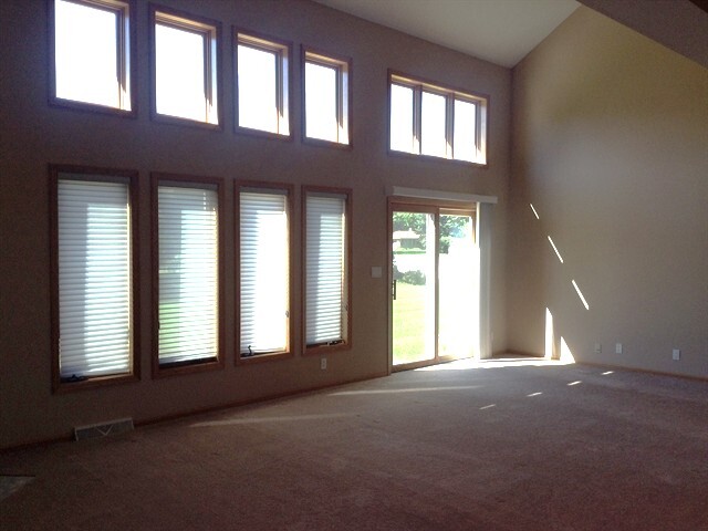 Building Photo - 3331 E Normandy Dr