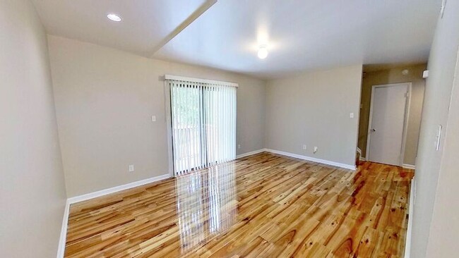 Building Photo - 1605 Merry Oaks Rd