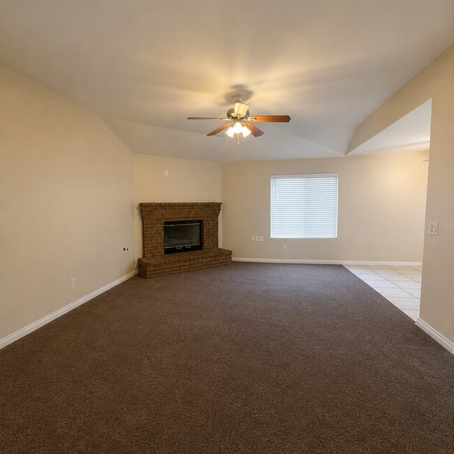 Building Photo - FOR RENT – Charming 3 Bedroom, 2 Bathroom Home in Southwest Bakersfield $2150