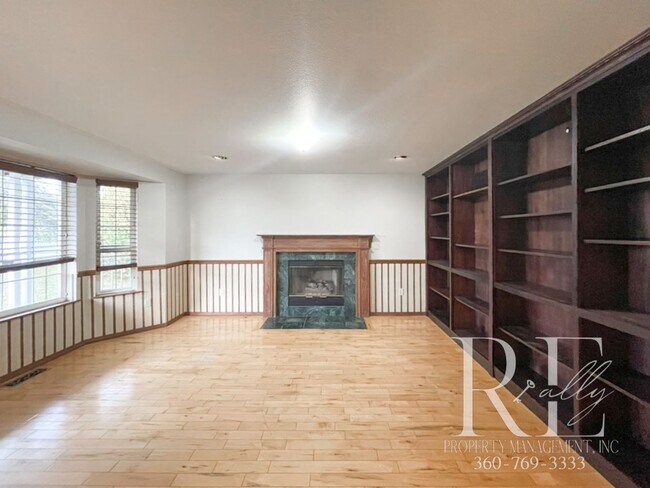 Building Photo - Stunning 3-Bedroom Home with Vaulted Ceilings, RV Parking & Fenced Yard!