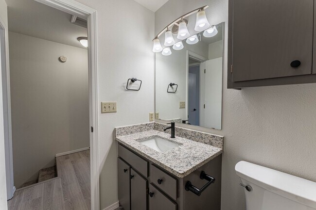 Building Photo - 2 Blocks from Downtown Siloam