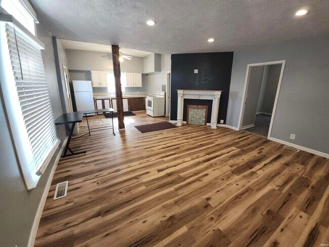 Building Photo - 503 W Walnut St