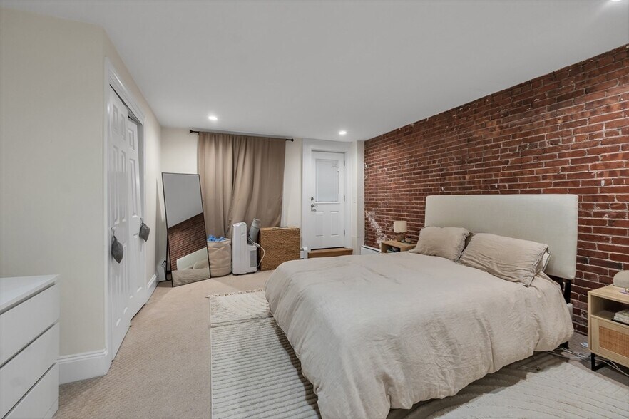 Building Photo - 103 Beacon St
