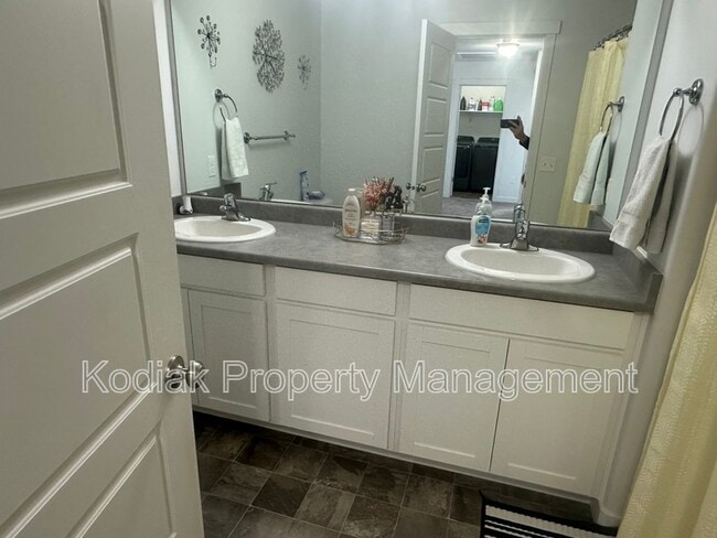 Building Photo - 3656 S Kite St