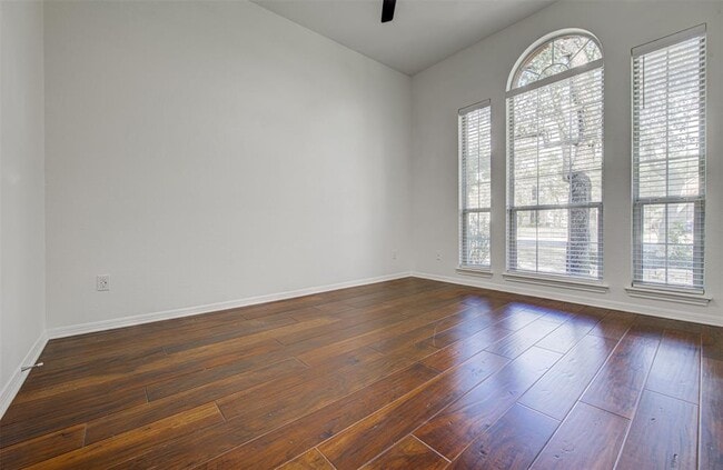 Building Photo - 6005 Sierra Leon