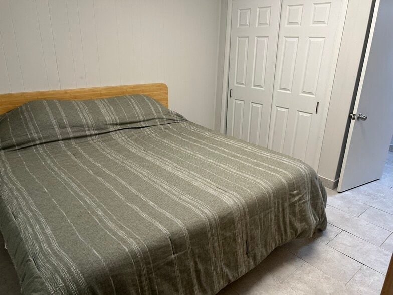 Building Photo - 805 Broadway