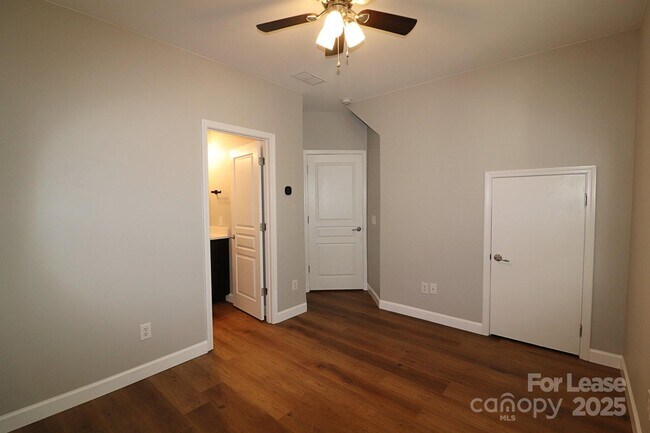 Building Photo - 564 6th Baxter Crossing