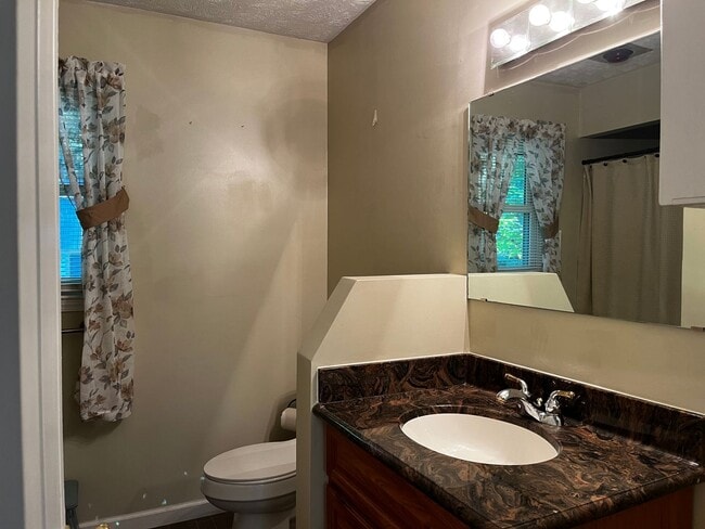 Building Photo - Furnished 2 Bedroom in Riverbend