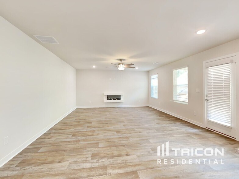 Building Photo - 742 Great Oak Pl