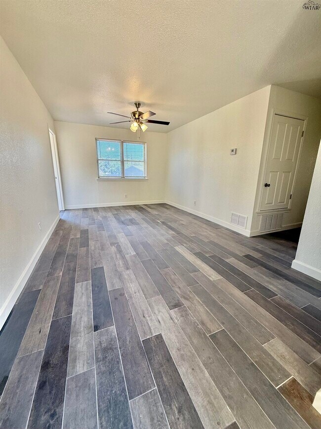 Building Photo - 4717 Bonny Dr