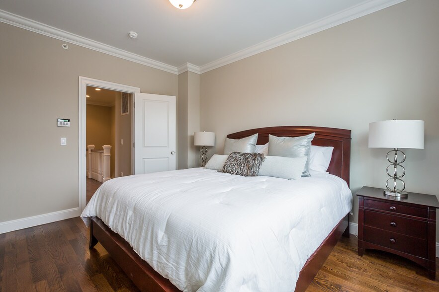 Building Photo - 52 Brookside Dr
