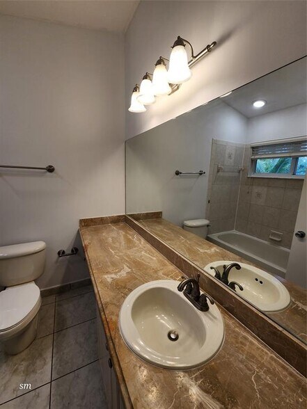 Building Photo - 119 Hidden Court Rd