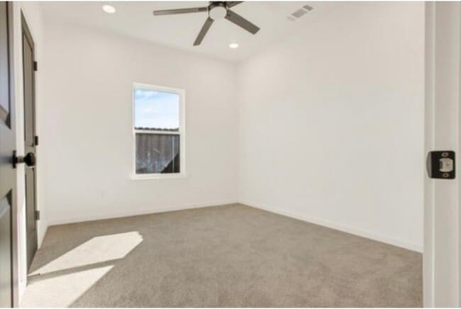 Building Photo - Modern home