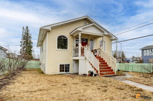 Building Photo - Fully Furnished 3BR Home | Utilities Included | Prime Downtown Location
