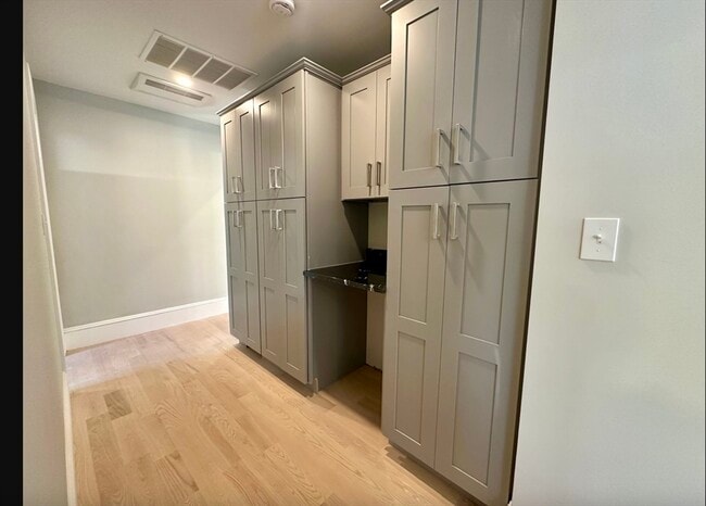 Building Photo - 8 Spalding St