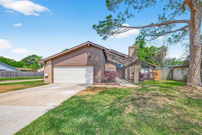 Building Photo - 15903 Hickory Knoll Dr