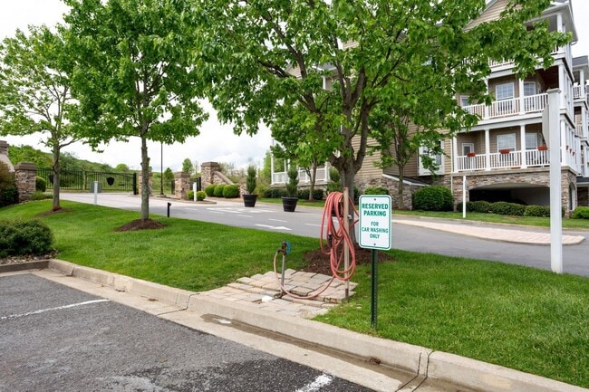 Building Photo - 2 br, 2 bath House - 1324 Suncrest Village