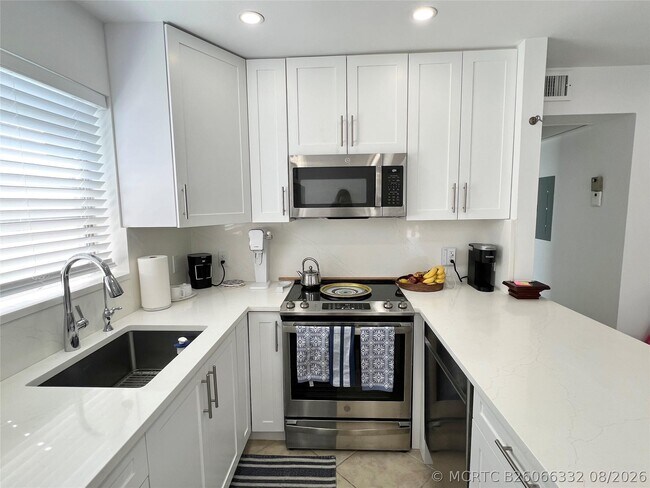 Building Photo - 548 Durham Cir