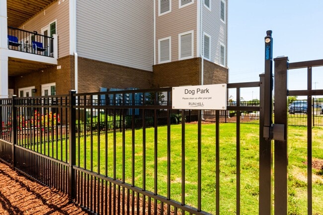 Building Photo - OBX 2 bedroom 2 bath Apartment Availalbe 3/10