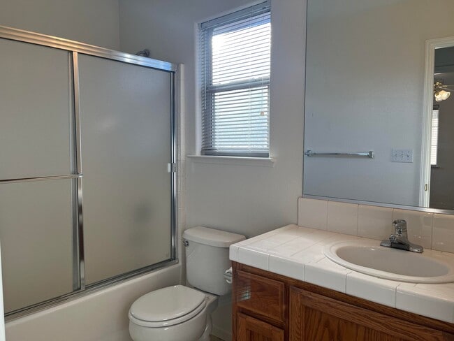 Building Photo - 686 Millbrook St