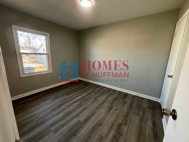 Building Photo - Two Bedroom House | Updated Unit