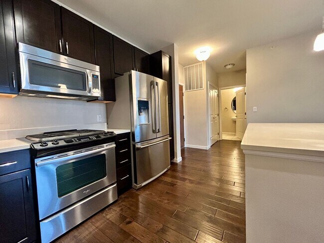 Building Photo - Top floor 2bd 2 bath condo conveniently located in Broomfield!