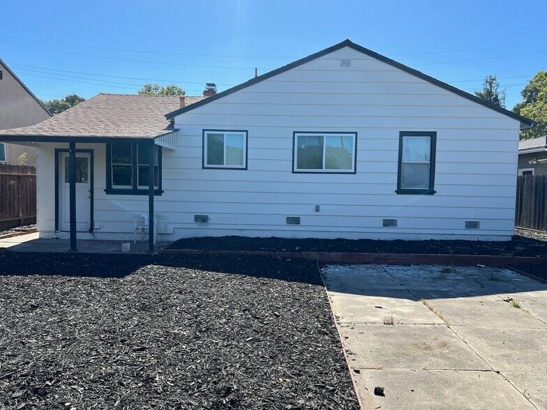 Building Photo - 21258 Hobert St