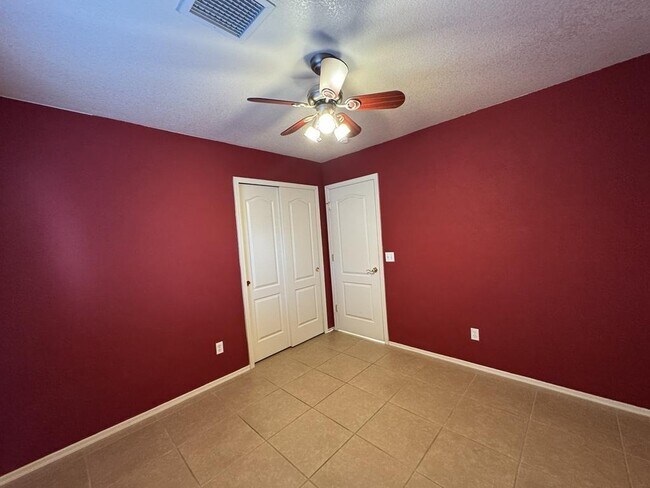 Building Photo - 1113 San Jacinto Dr