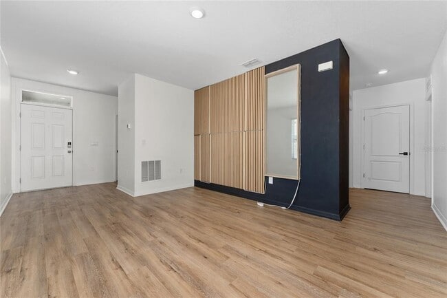 Building Photo - 1982 King Ranch St