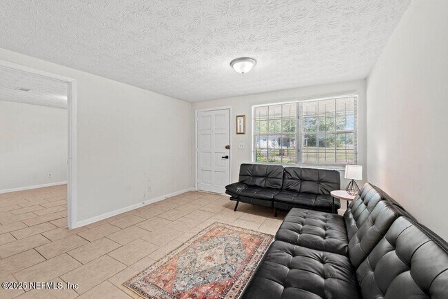 Building Photo - 4504 Lincrest Dr S