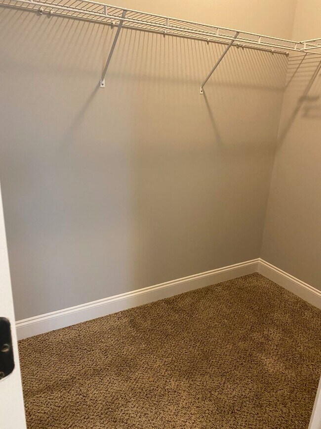 Building Photo - Spacious 5-Bedroom Home with Open Foyer - Move-In Ready! **Close to Fort Gordon, Hospitals, and I...