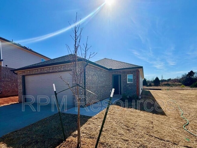 Building Photo - 10401 Little Blue Ln